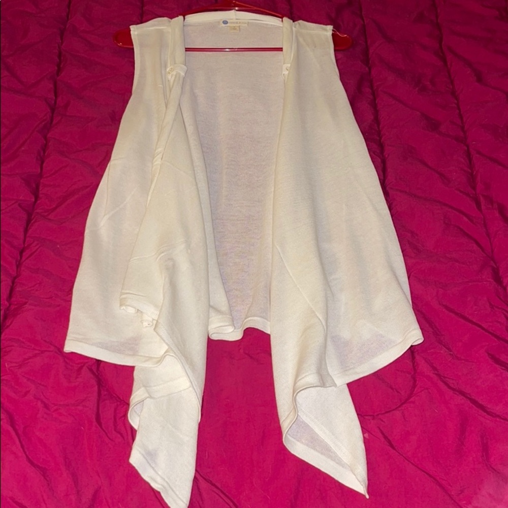 White Sleeveless Overcoat
